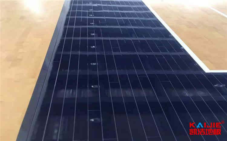 楓樺木籃球運(yùn)動地板翻新施工