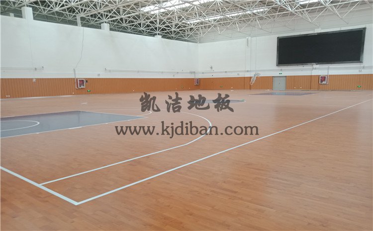 山東鄒城*一中學(xué)孟子湖校區(qū)學(xué)校體育館木地板項(xiàng)目——?jiǎng)P潔地板